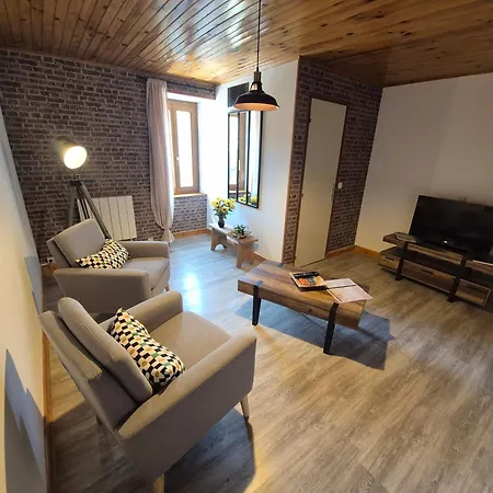 Holiday home Au Pied Des Remparts Villeneuve (Puy-de-Dome)