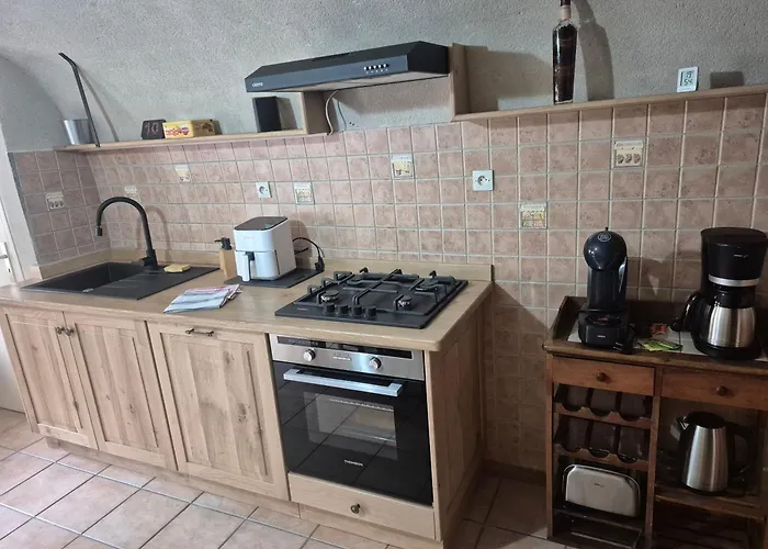 Au Pied Des Remparts Holiday home Villeneuve (Puy-de-Dome)