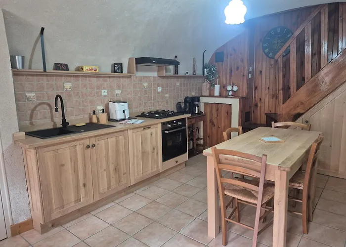 Holiday home Au Pied Des Remparts Villeneuve (Puy-de-Dome)