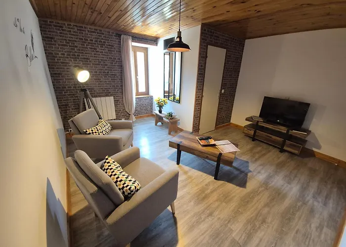 Holiday home Au Pied Des Remparts Villeneuve (Puy-de-Dome)